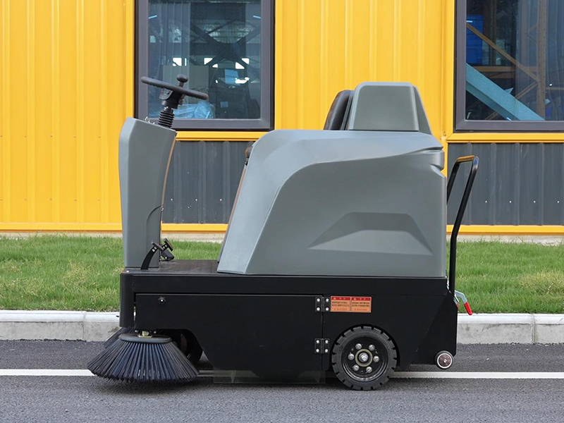 揚(yáng)子YZ-S4駕駛式掃地機(jī)