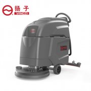 小型手推式洗地機(jī)，備受超市的喜愛(ài)