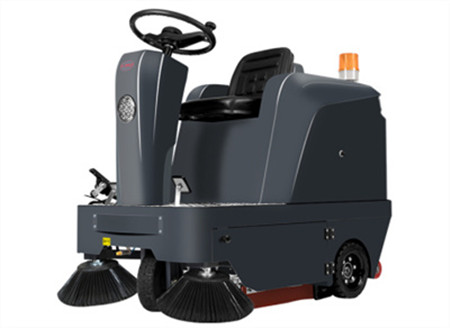 揚子駕駛式掃地機有什么優(yōu)勢？