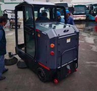 人工清掃效率低？用電動(dòng)掃地車(chē)